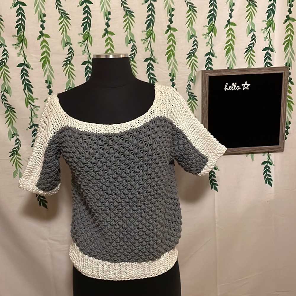 Size Small Vintage Ellen Tracy Hand knit Shirt D3
